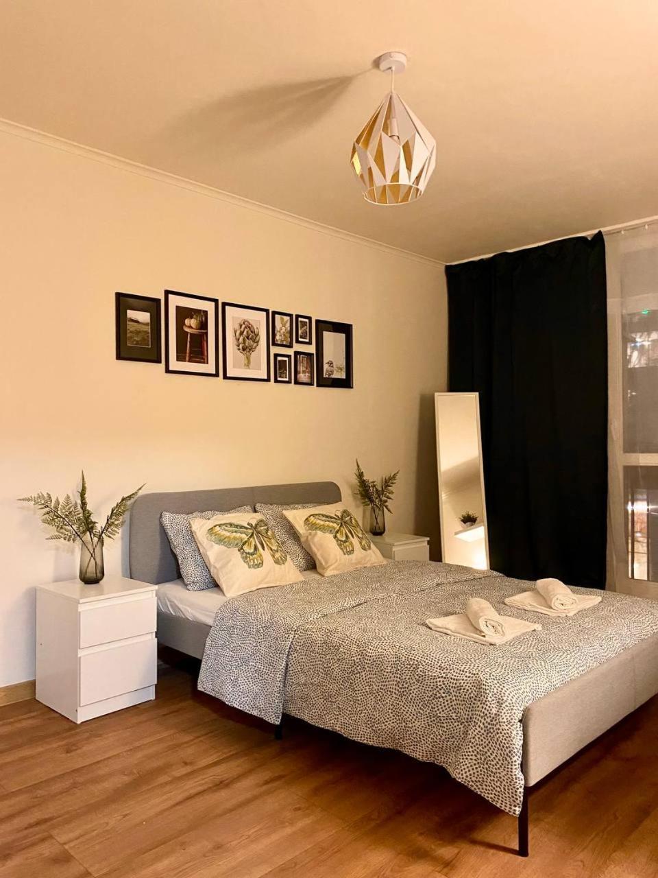 Halby Rooms Rondo Onz Варшава Экстерьер фото